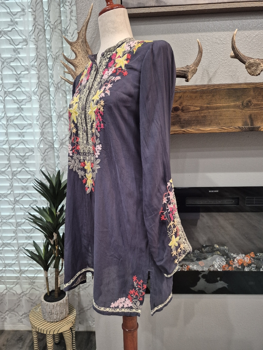 Johnny Was Embroidered Floral Tunic in Dark Navy Size XS - Picture 5 of 8